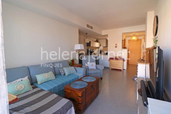 Acollidor apartament amb terrassa i piscina a la zona de Mas Balmanya