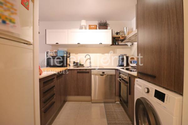 Acollidor apartament amb terrassa i piscina a la zona de Mas Balmanya