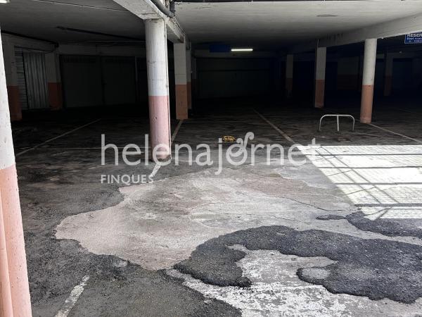 Aparcament de lloguer a l’Avinguda Unió, a Sant Antoni de Calonge