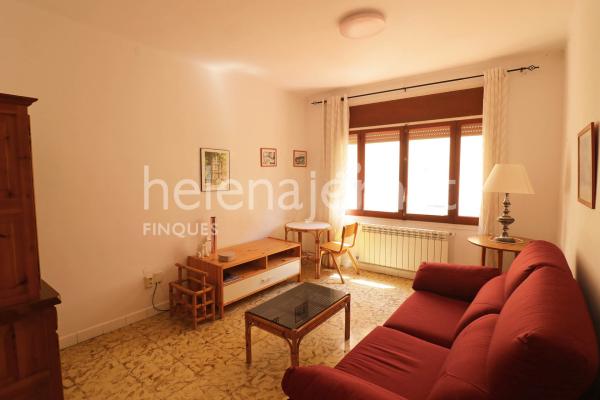 Acollidora casa de poble molt ben ubicada al centre de Sant Feliu de Guíxols