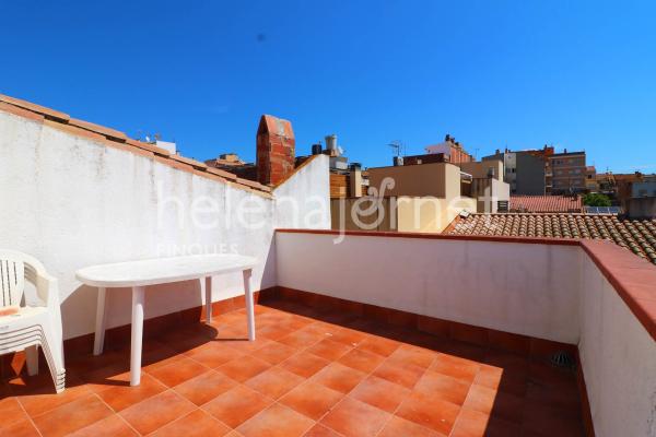 Casa adossada a Sant Feliu de Guíxols