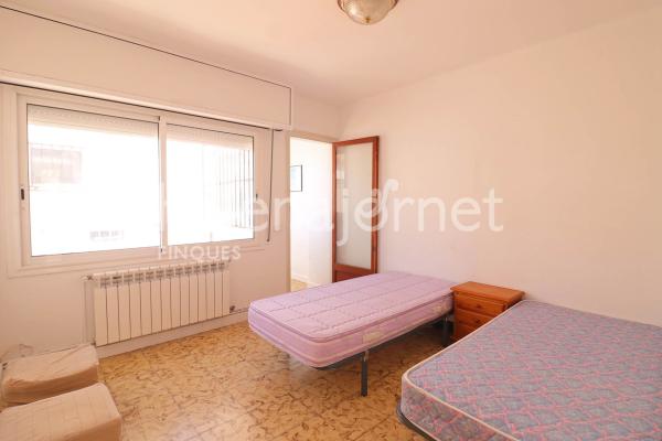 Casa adossada a Sant Feliu de Guíxols