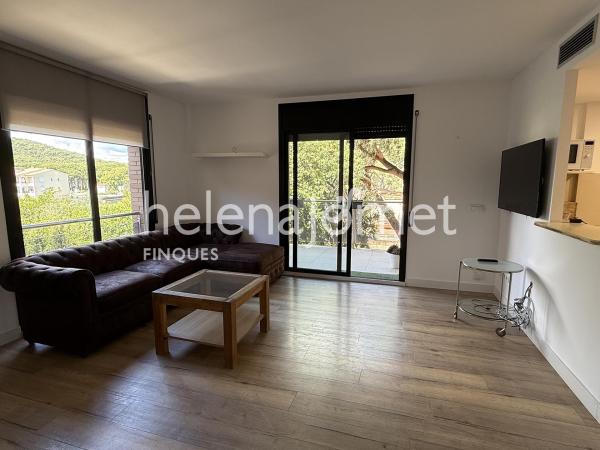 Fantàstic dúplex amb gran terrassa privada i piscina comunitària