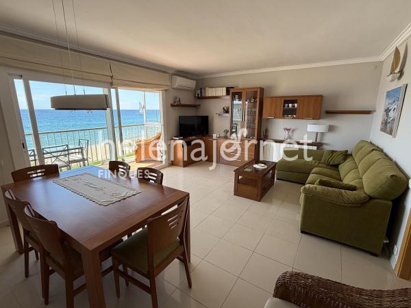Fantàstic apartament a tocar del mar a Sant Antoni de Calonge – (modalitat: lloguer temporal per a 1 any)