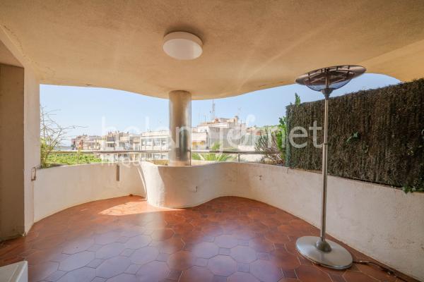 Ampli apartament a la mateixa Rambla de Sant Feliu de Guíxols