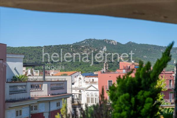 Ampli apartament a la mateixa Rambla de Sant Feliu de Guíxols
