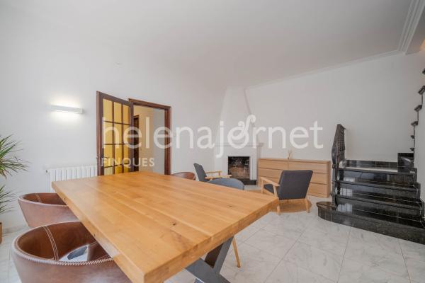 Casa adossada a Sant Feliu de Guíxols