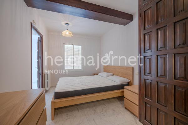 Casa adossada a Sant Feliu de Guíxols