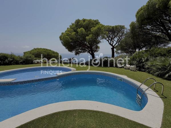 Emblemàtic pis amb jardí i piscina privada a Les Veles