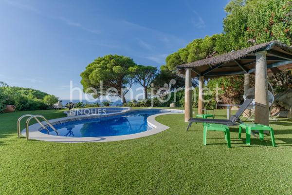 Emblemàtic pis amb jardí i piscina privada a Les Veles