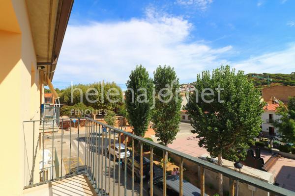 Acollidor pis amb terrassa privada a 5 minuts del centre de Sant Feliu de Guíxols