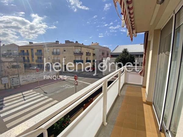 Alquiler modalidad temporal:
Piso de alquiler de larga temporada con plaza de aparcamiento en Palamós
