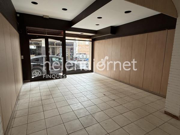 Local comercial en lloguer situat al Carrer Comerç a Sant Feliu de Guíxols