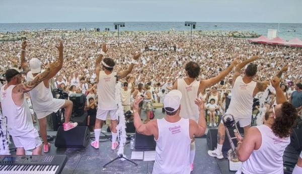 DiverBeach et Diverland 2026 : Helena Jornet Finques dit au revoir à l'été avec l'Orquestra Di-Versiones