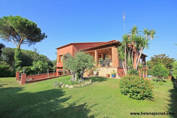 Casa aislada con piscina