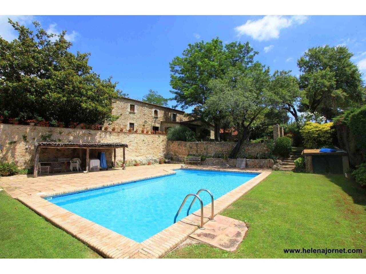Exclusive Catalan farmhouse totally refurbished with swimming pool and wonderful garden - 1372