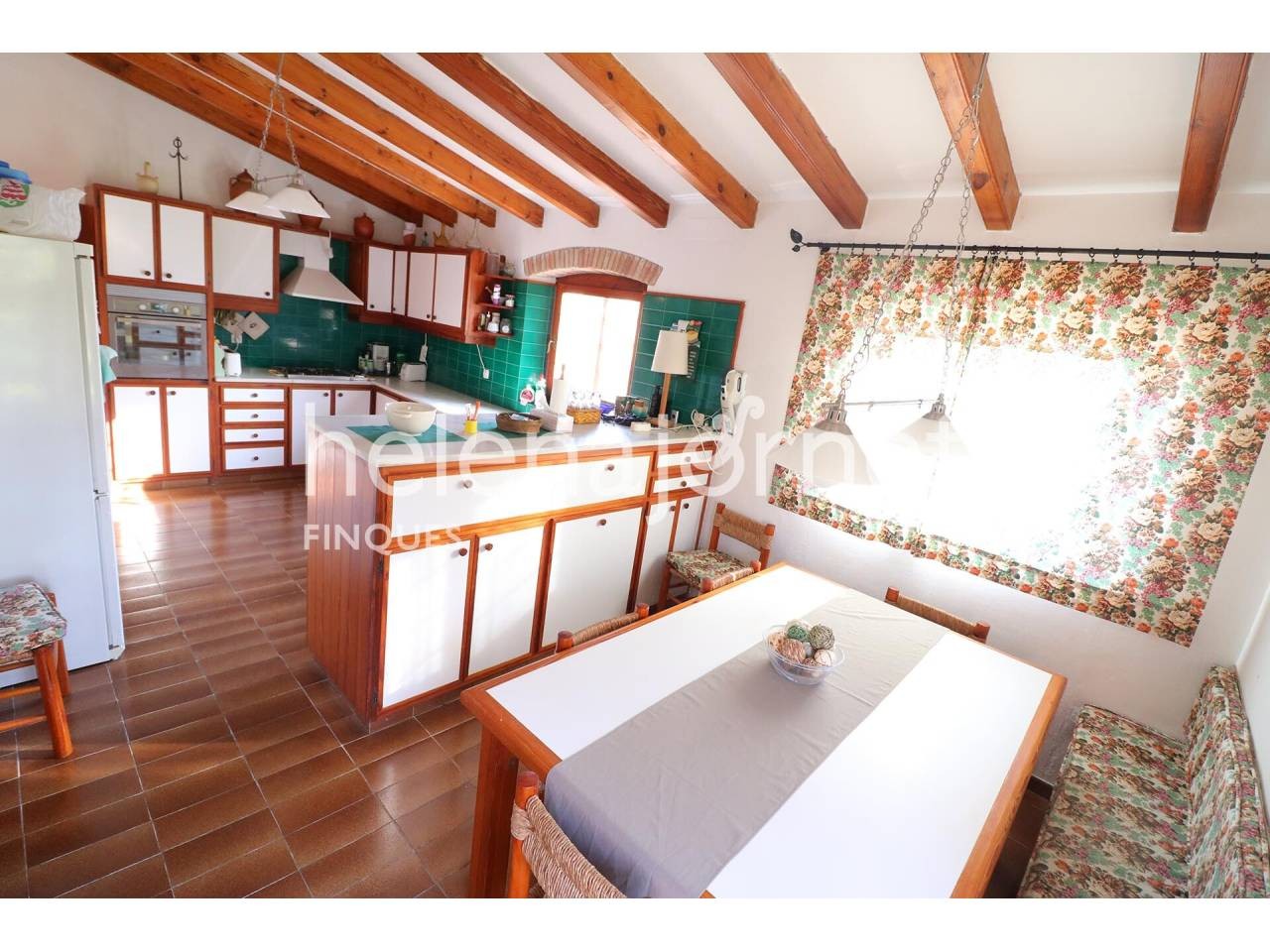 Excellent rustic estate with a renewed 563 m2 farmhouse and 4.8 hectares of land. - 2195