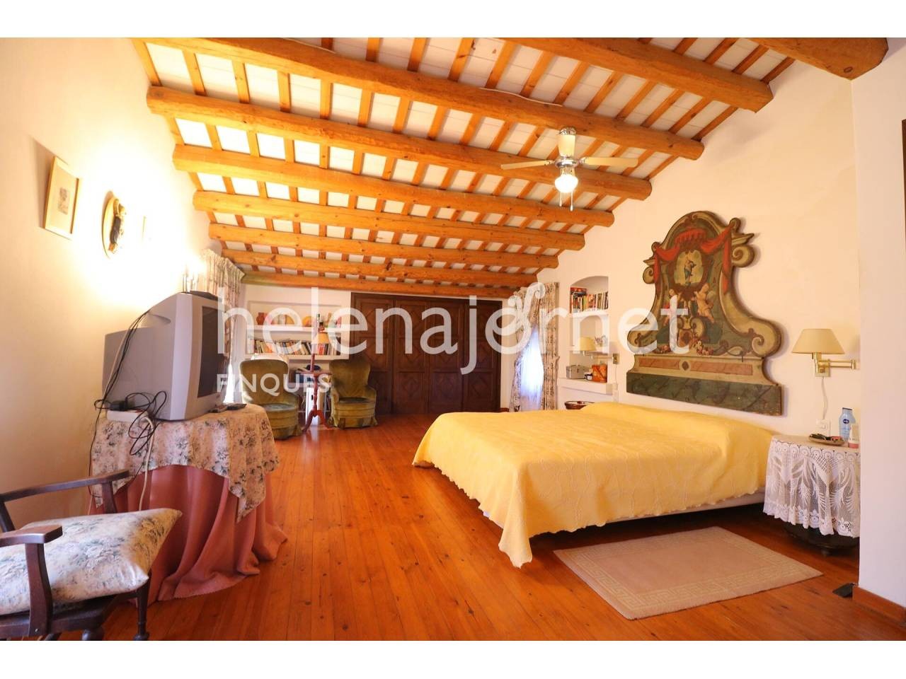 Excellent rustic estate with a renewed 563 m2 farmhouse and 4.8 hectares of land. - 2195