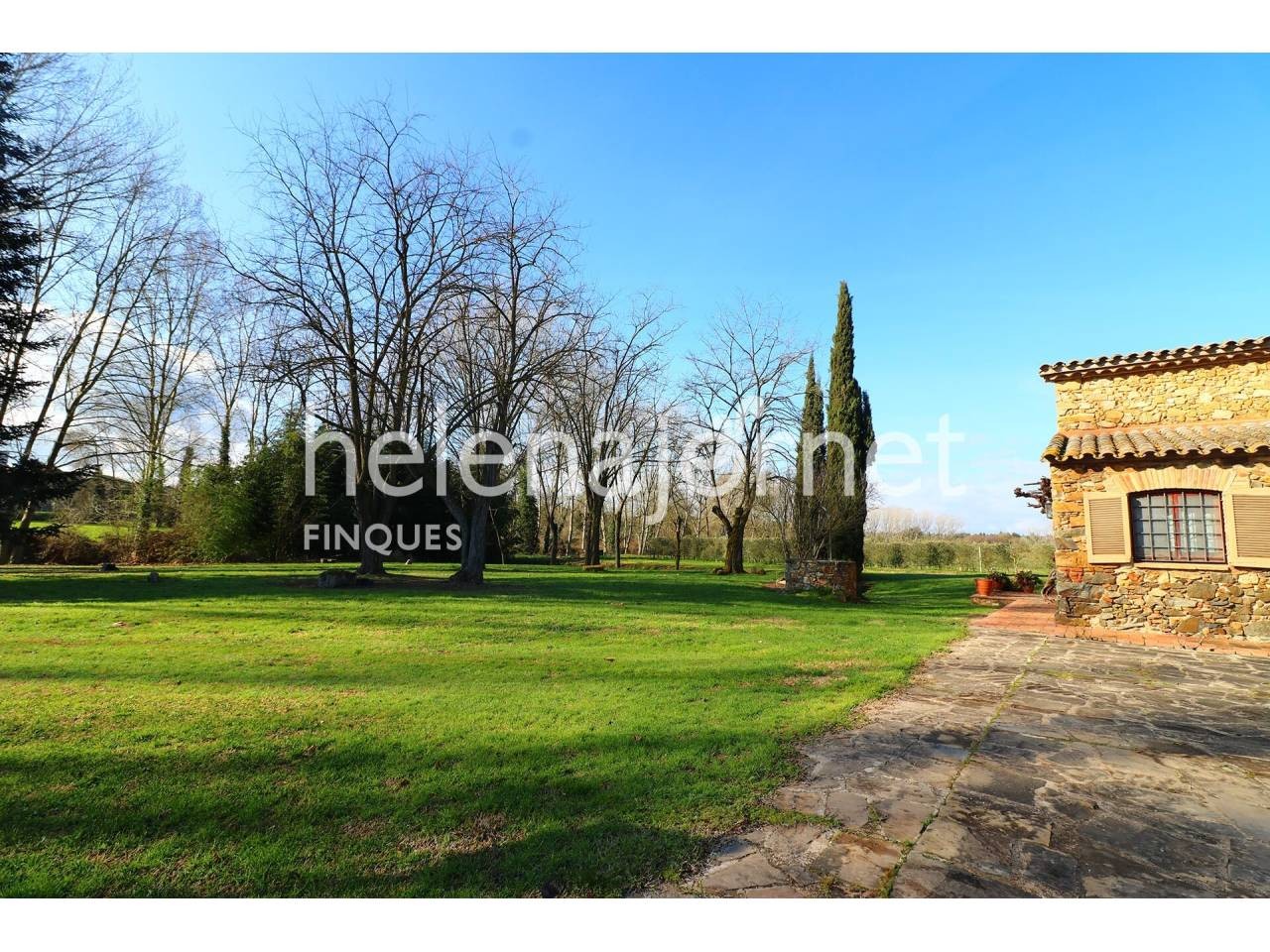Excellent rustic estate with a renewed 563 m2 farmhouse and 4.8 hectares of land. - 1577
