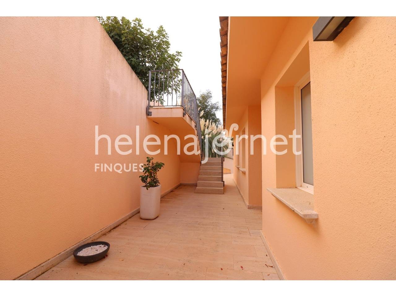 House with a beautiful garden and a pool in the Mas Nou residential area - 1512