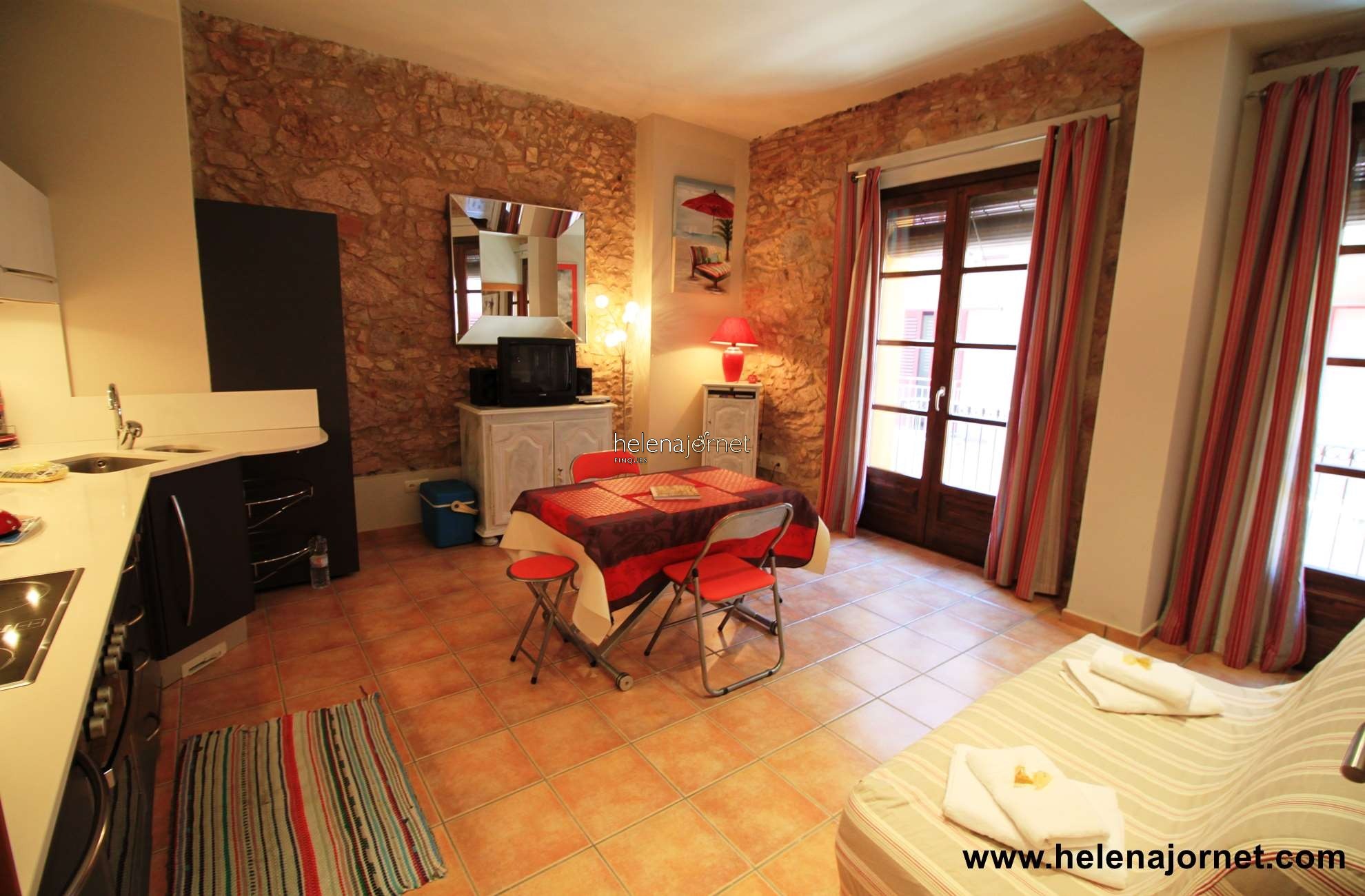 Apartment just few meters away from the beach - 70048 Girona