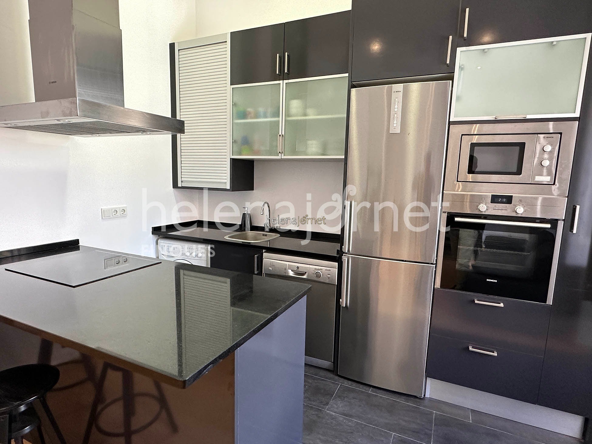 Centrally located refurbished flat with air conditioning and 5 minutes from the beach - 137