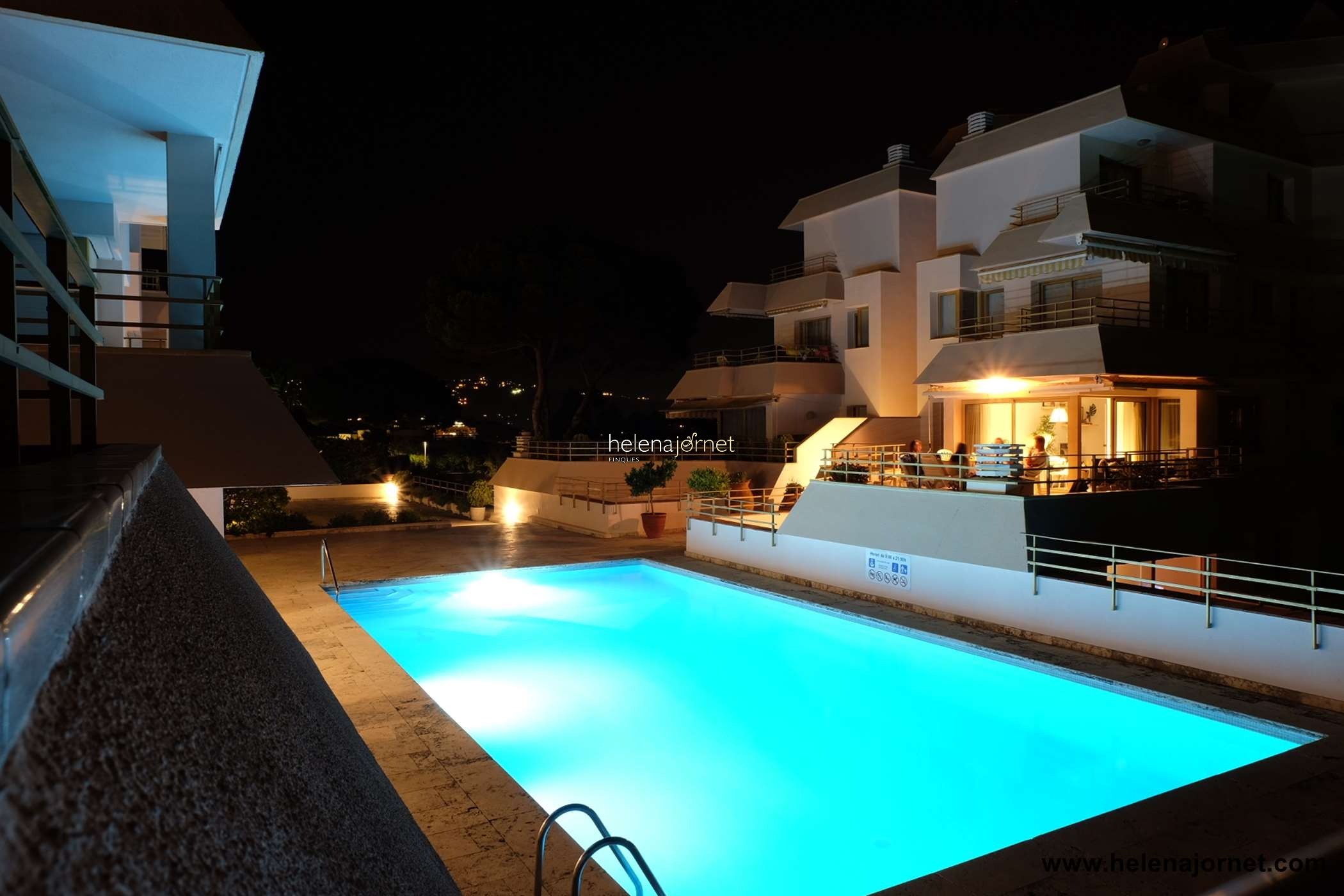 Apartamento de una habitación con terraza, aire acondicionado, piscina y parking - 70142 - Piramides II